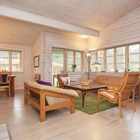 Four-bedroom Holiday In 2 *